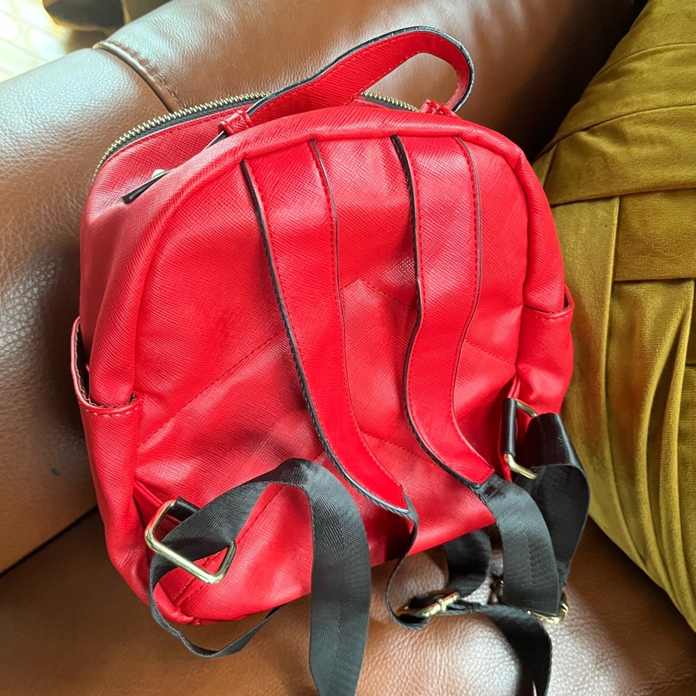 Small red backpack - Picture 3 of 3